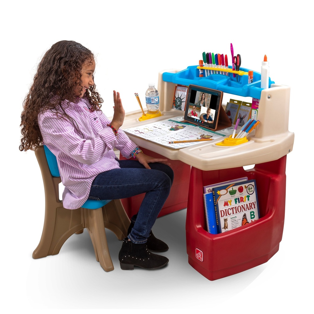 STEP2 Deluxe Art Master Desk